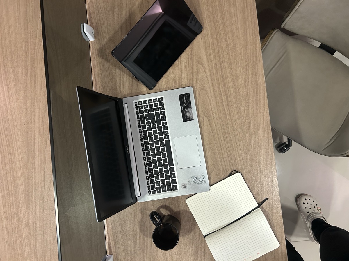 Espacio de coworking con escritorio equipado en Quince Quince Mérida